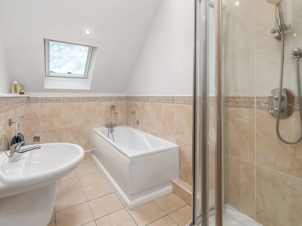 3 bed flat for sale in Lynton Lane, Alderley Edge SK9, £760,000