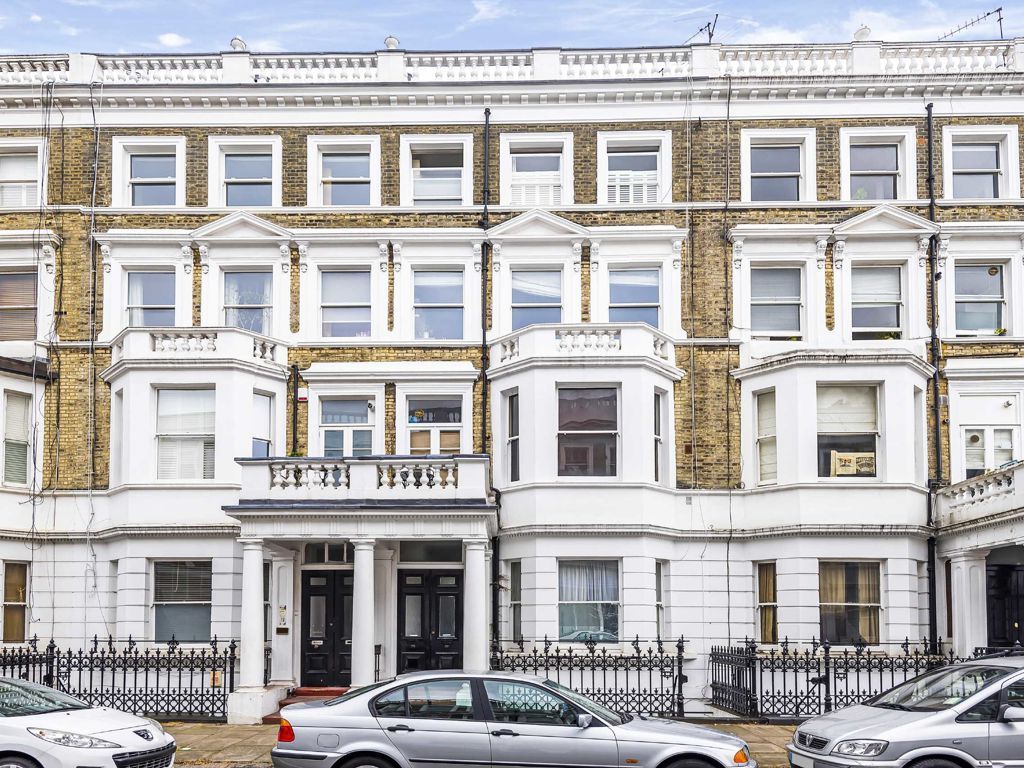 2 bed flat for sale in Comeragh Road, London W14, £600,000