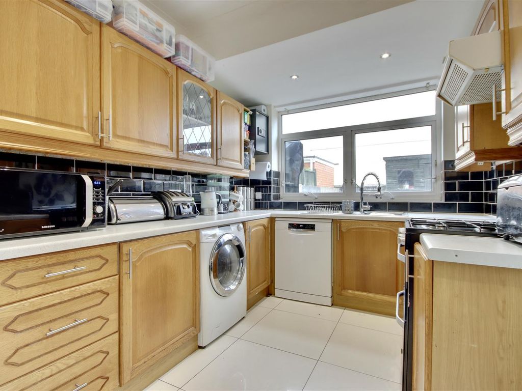 5 bed terraced house for sale in Eastney Road, Southsea PO4, £350,000