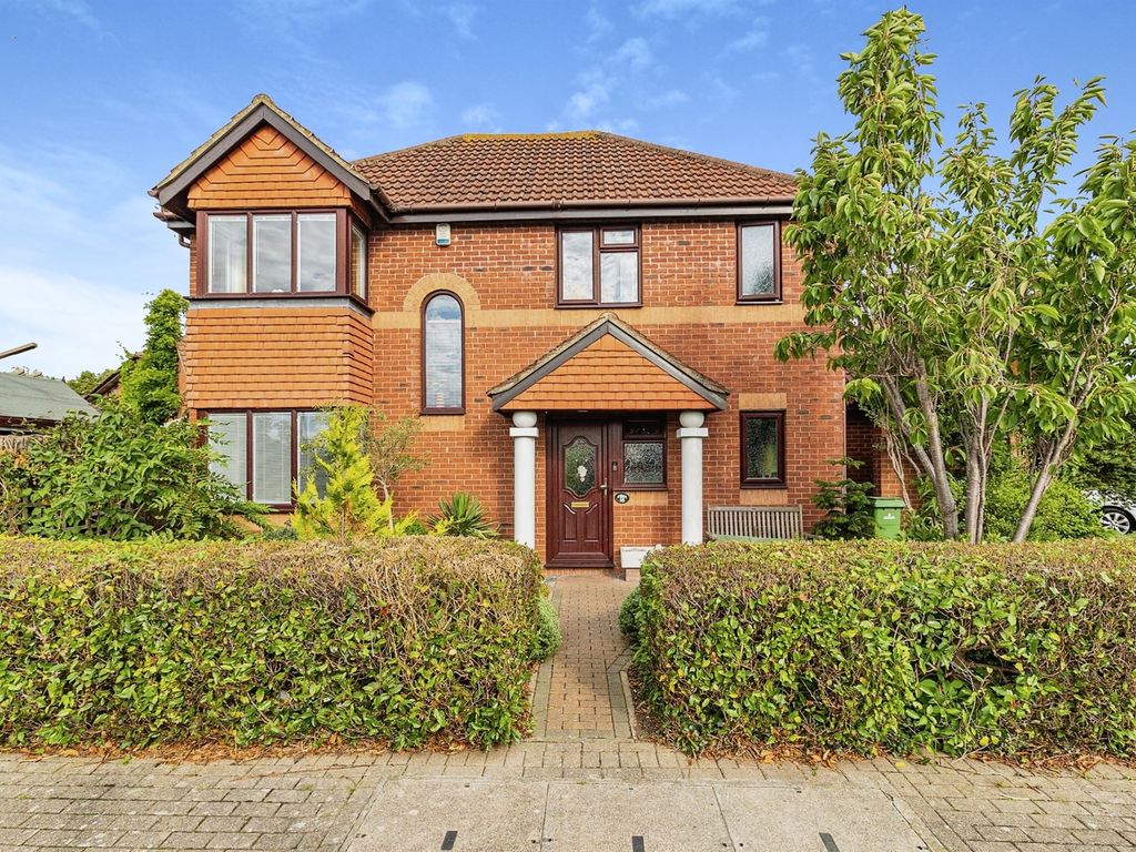 4 bed detached house for sale in Brill Place, Bradwell Common, Milton Keynes MK13, £900,000