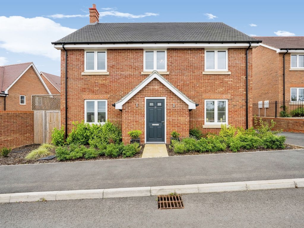 4 bed detached house for sale in Blencowe Crescent, Steeple Claydon, Buckingham MK18, £525,000