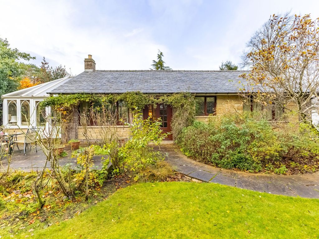 2 bed bungalow for sale in Beaumont Park Road, Beaumont Park, Huddersfield HD4, £359,950