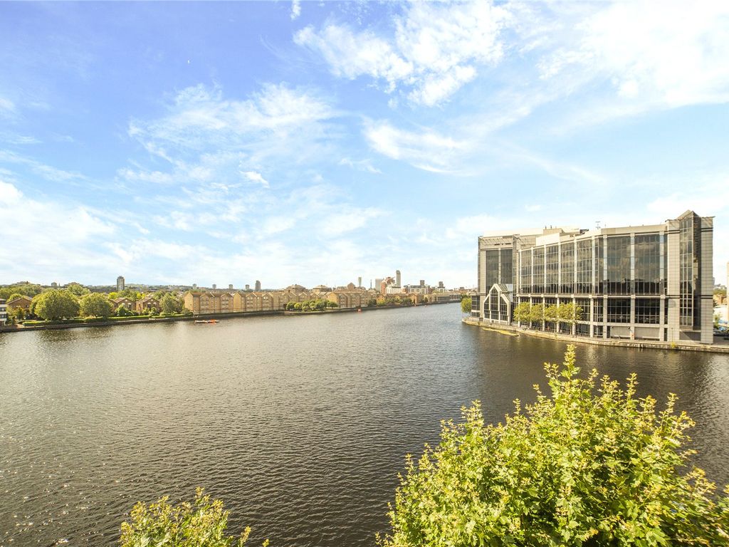 2 bed flat for sale in City Harbour, 8 Selsdon Way E14, £700,000