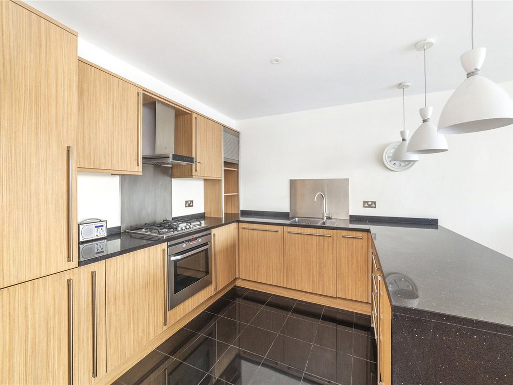 2 bed flat for sale in City Harbour, 8 Selsdon Way E14, £700,000