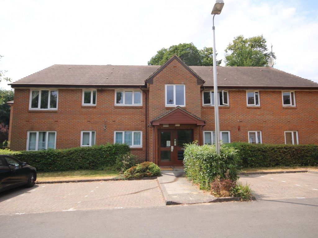 1 bed flat to rent in Tilebarn Close, Henley-On-Thames, Oxfordshire RG9, £950 pcm