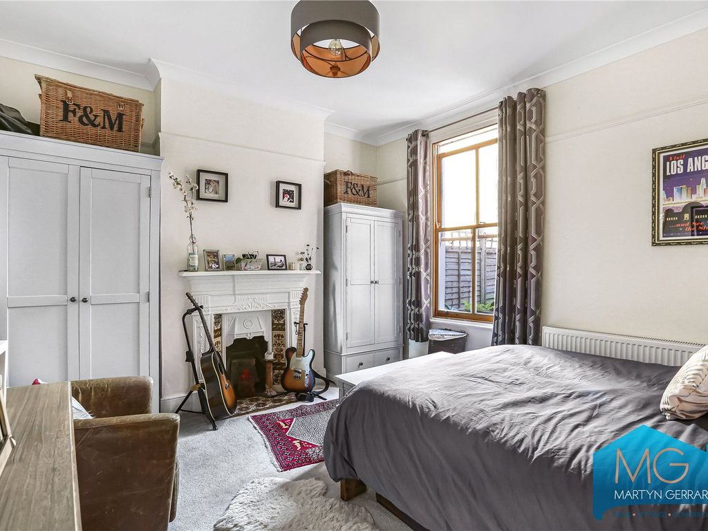2 bed maisonette for sale in Albert Road, Alexandra Park, London N22, £595,000