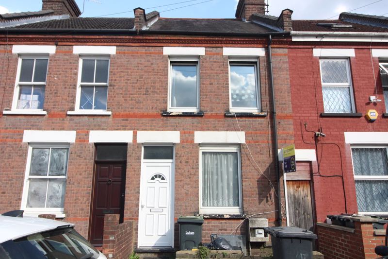 2 bed terraced house for sale in Malvern Road, Luton LU1, £220,000