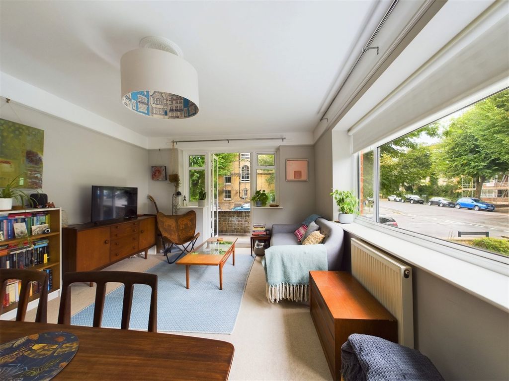 3 bed flat for sale in Eaton Court, Eaton Gardens, Hove BN3, £375,000