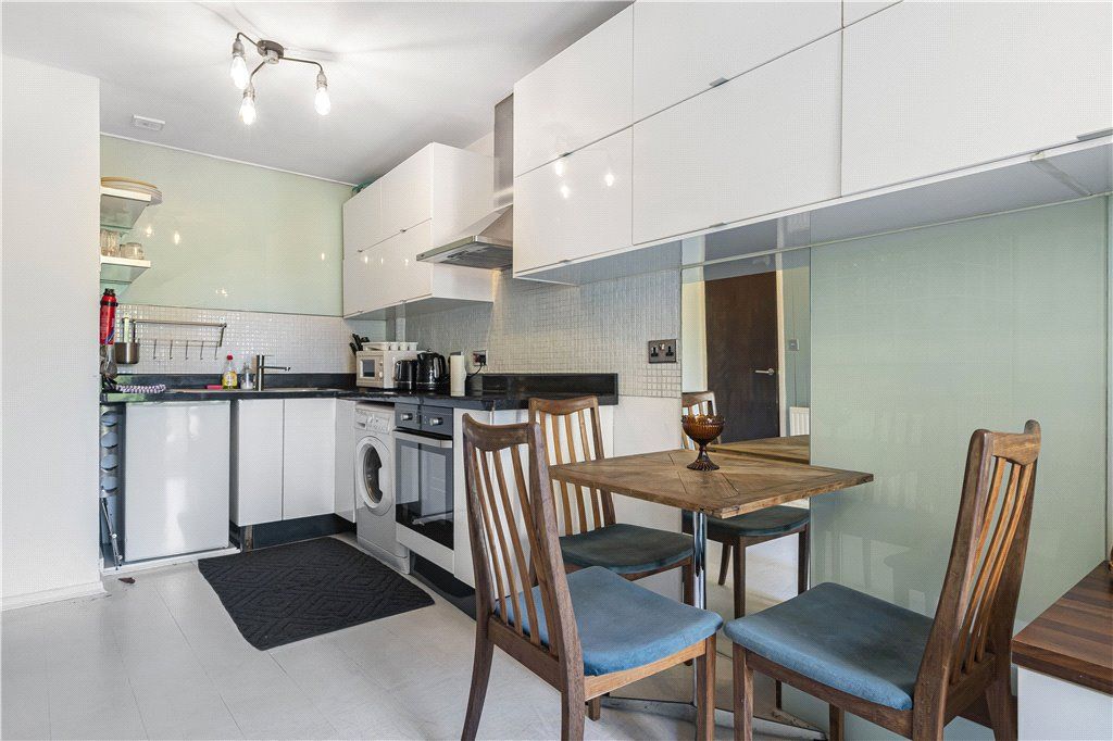 2 bed flat for sale in Hackney Road, London E2, £450,000