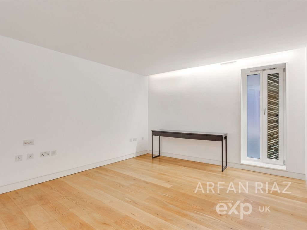 3 bed flat for sale in Abbey Road, St Johns Wood, London NW8, £1,395,000