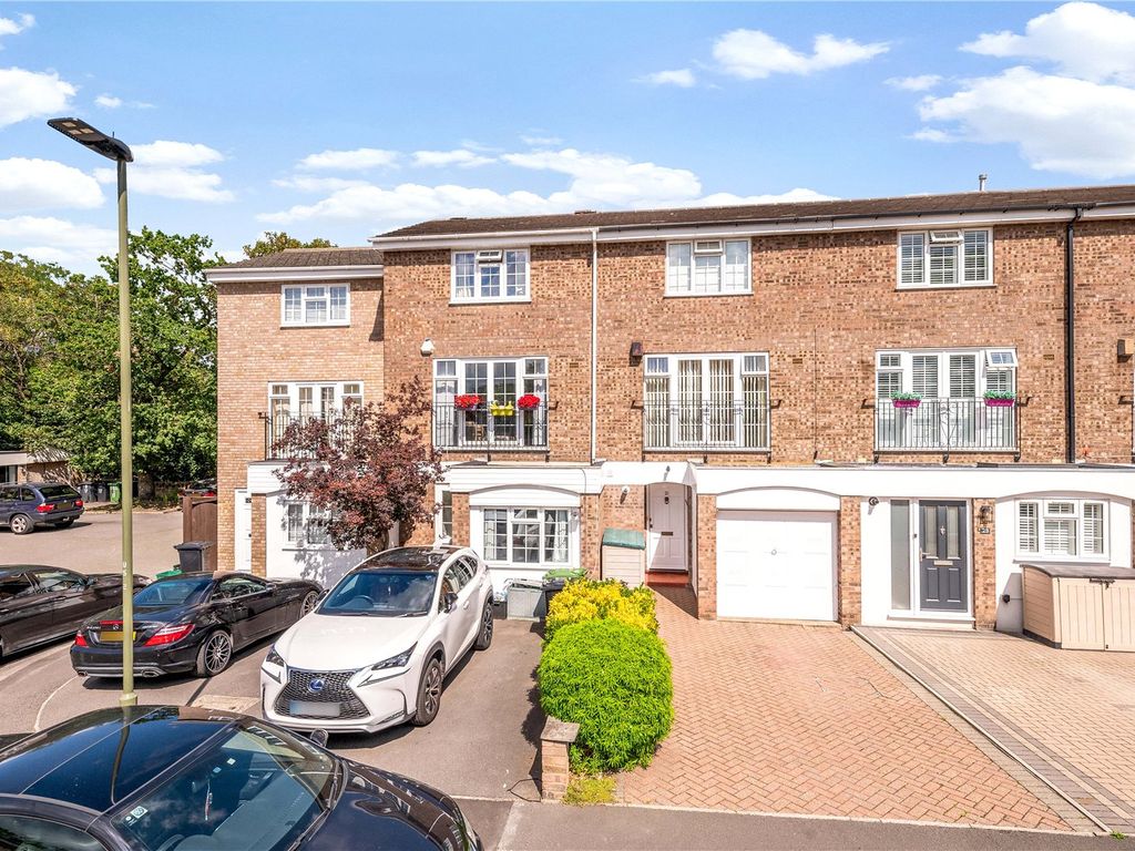 3 bed town house for sale in Ullswater Close, Bromley BR1, £525,000