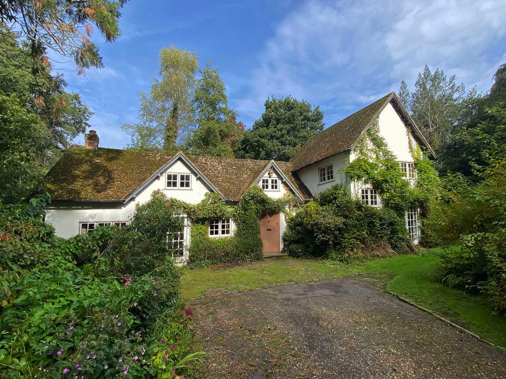 4 bed detached house for sale in Shalford Road, Guildford GU4, £1,100,000