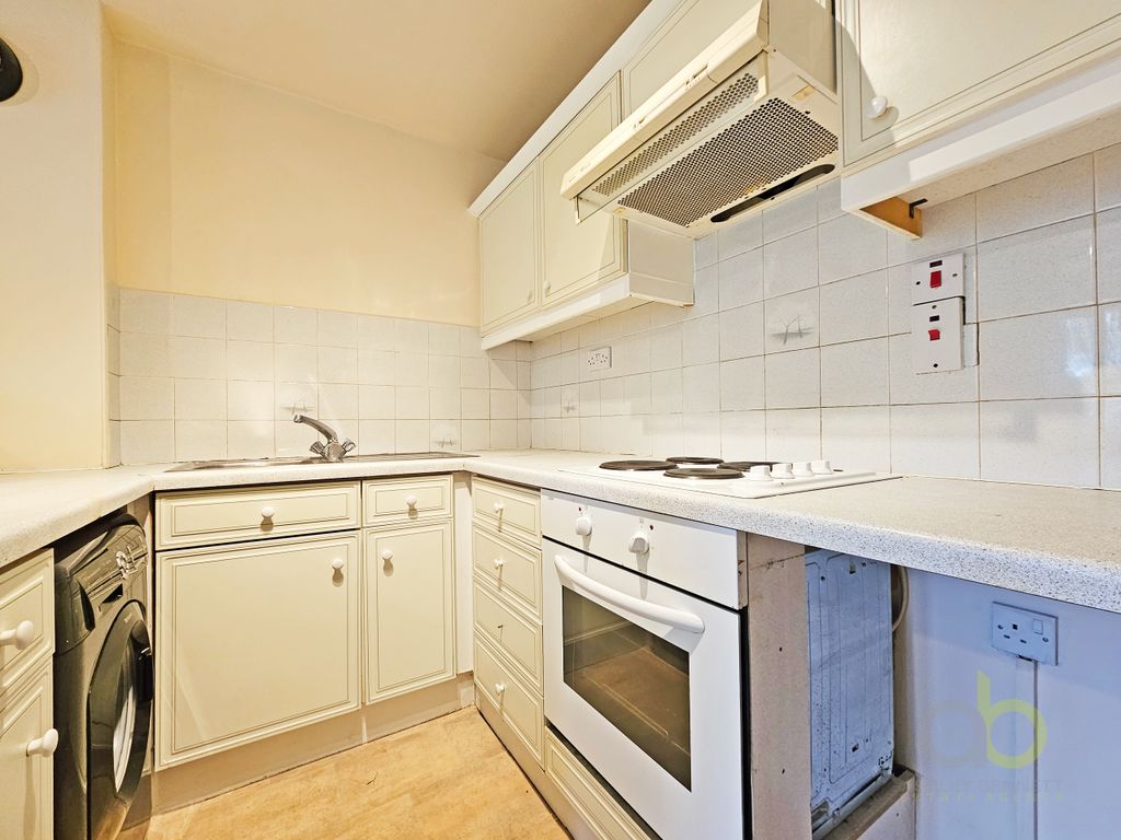 1 bed terraced house for sale in Regents Court, Aveley RM15, £185,000