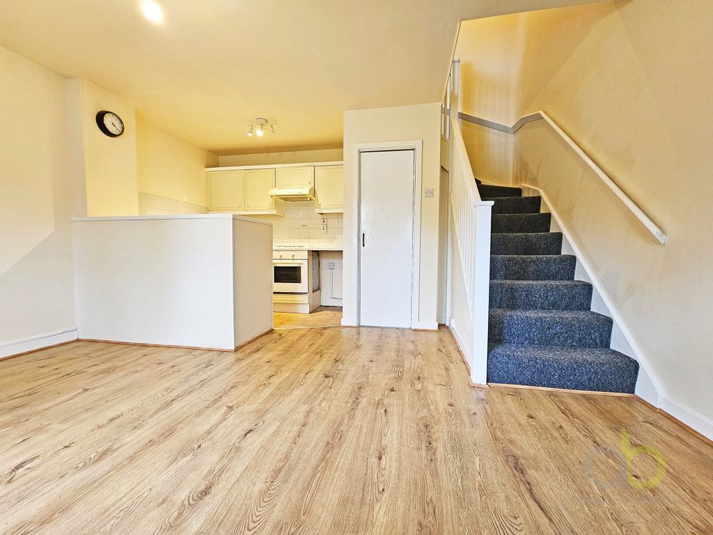 1 bed terraced house for sale in Regents Court, Aveley RM15, £185,000