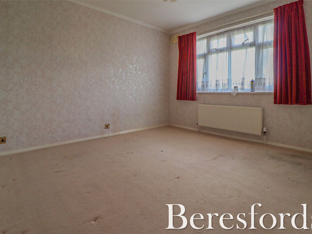 3 bed semi-detached house for sale in Aspen Grove, Upminster RM14, £469,500
