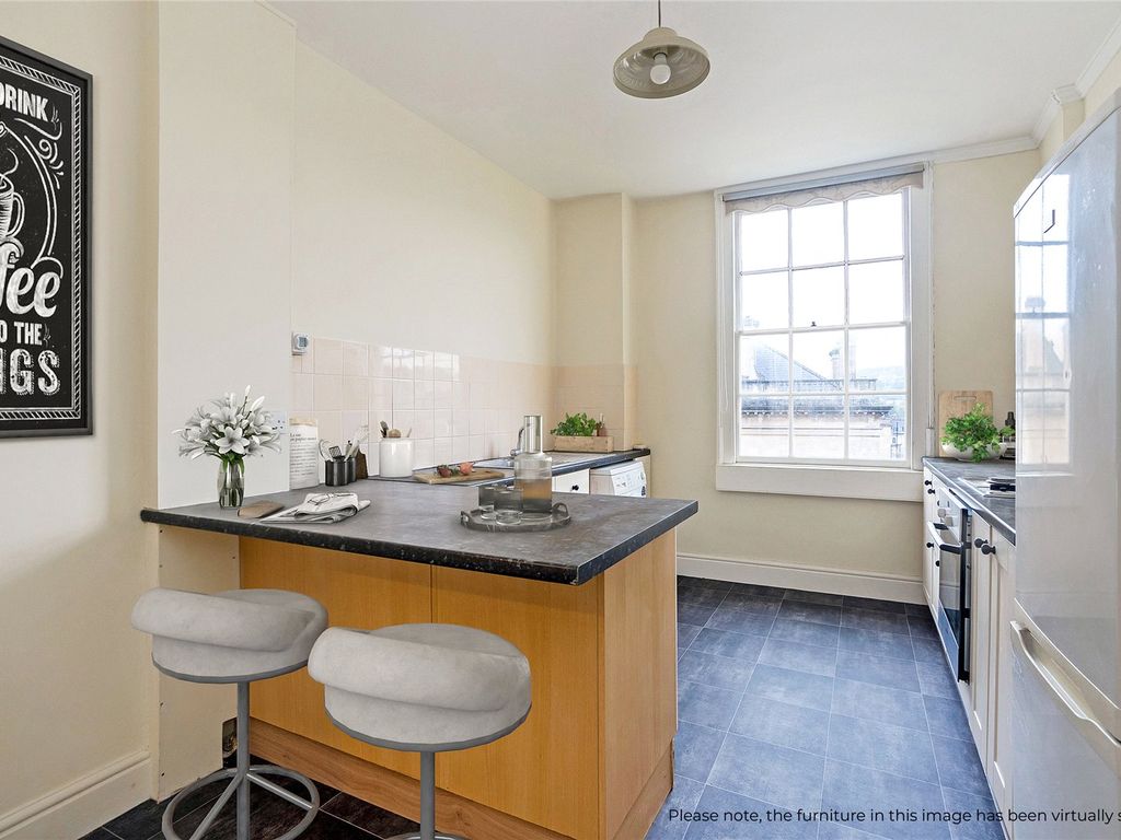 2 bed flat for sale in The Circus, Bath BA1, £550,000