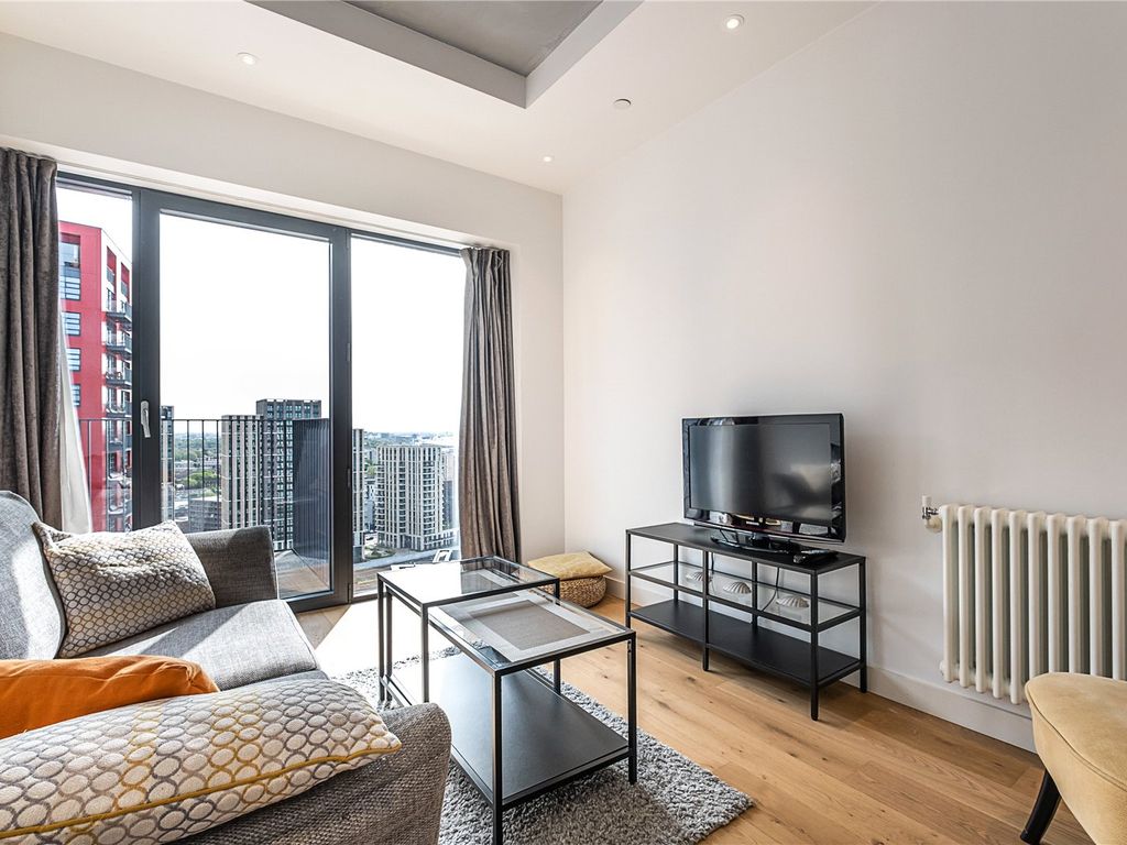 1 bed flat for sale in Lyell Street, London E14, £385,000