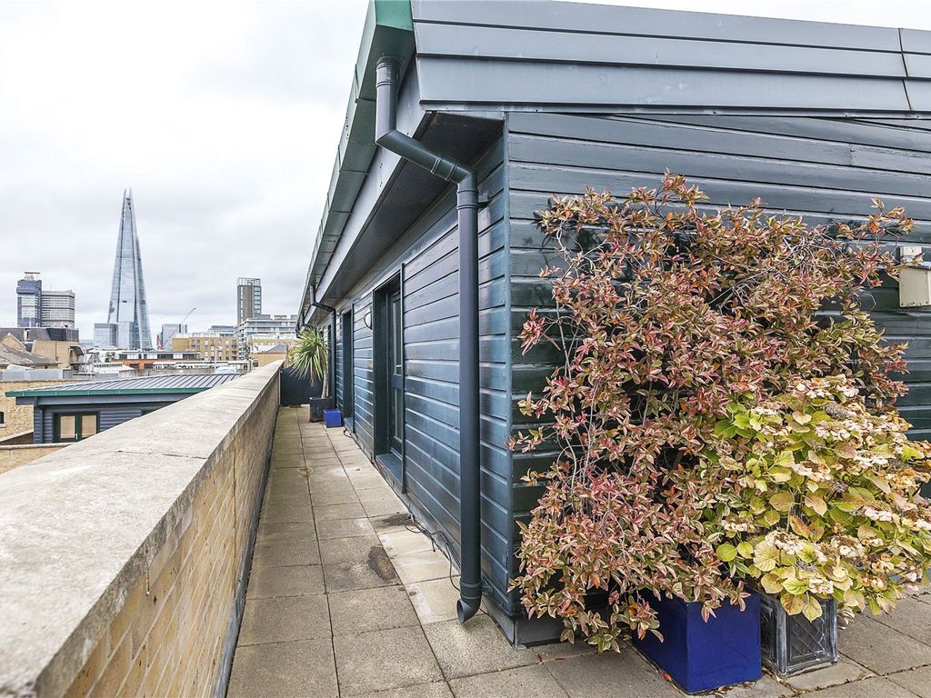 2 bed flat for sale in Butlers & Colonial Wharf, London SE1, £775,000