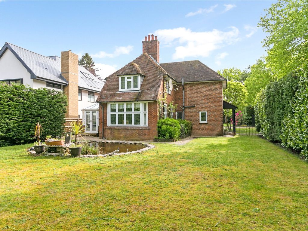 5 bed detached house for sale in Curzon Avenue, Beaconsfield HP9, £2,000,000