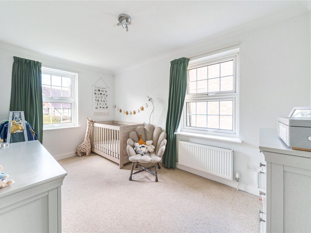 2 bed flat for sale in Bois Lane, Amersham HP6, £425,000