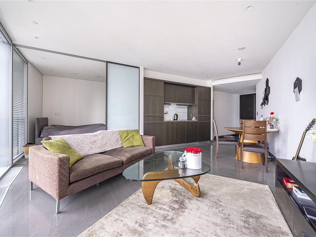 1 bed flat for sale in St. George Wharf, London SW8, £795,000