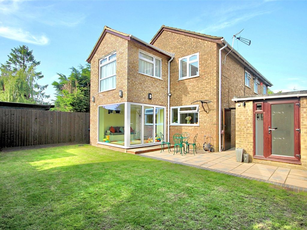 4 bed detached house for sale in Stocklands Way, Great Missenden HP16, £675,000