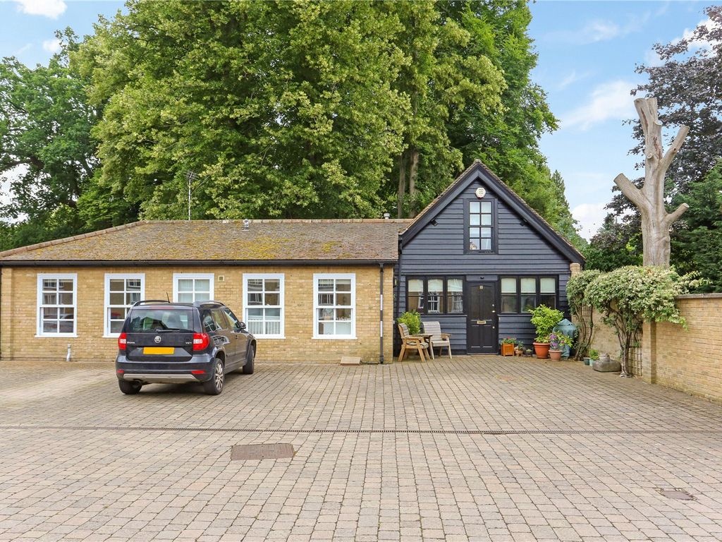 2 bed detached house for sale in Clockhouse Mews, Rickmansworth WD3, £650,000