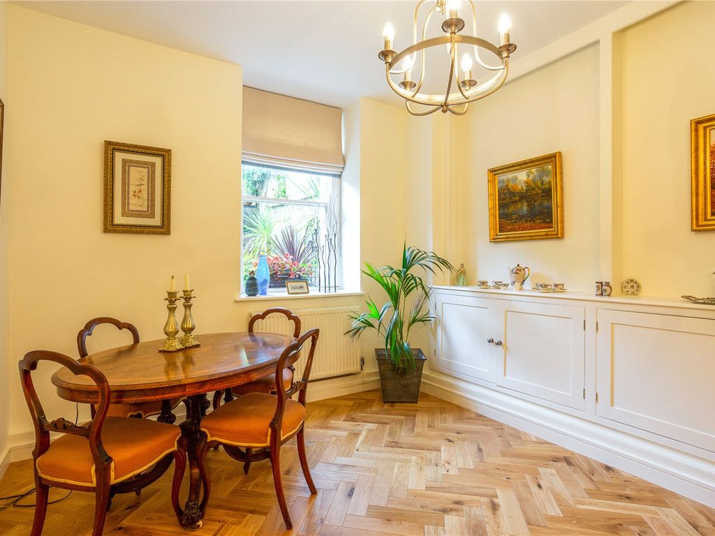 2 bed flat for sale in Cavendish Place, Bath BA1, £575,000