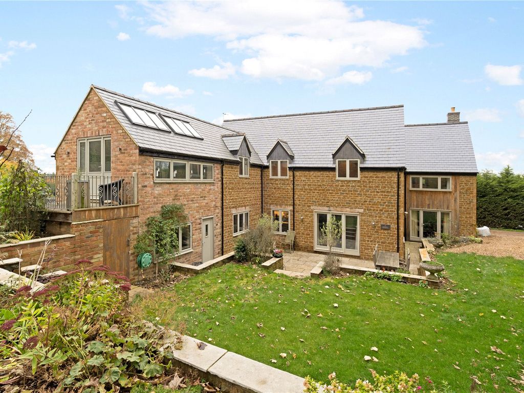 4 bed detached house for sale in Farnborough, Banbury OX17, £895,000