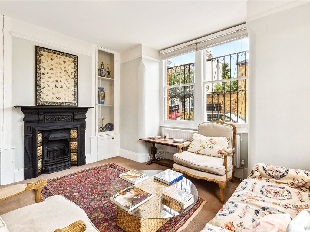 2 bed flat for sale in Grimston Road, Fulham SW6, £750,000