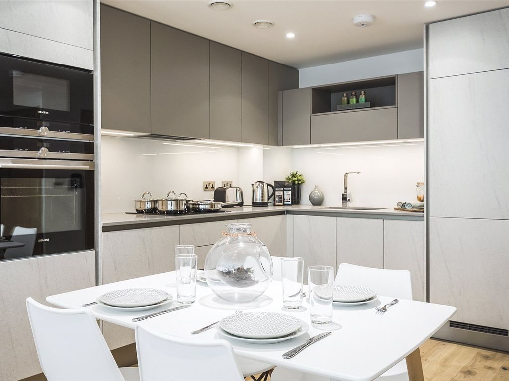 1 bed flat for sale in Hermitage Street, London W2, £750,000