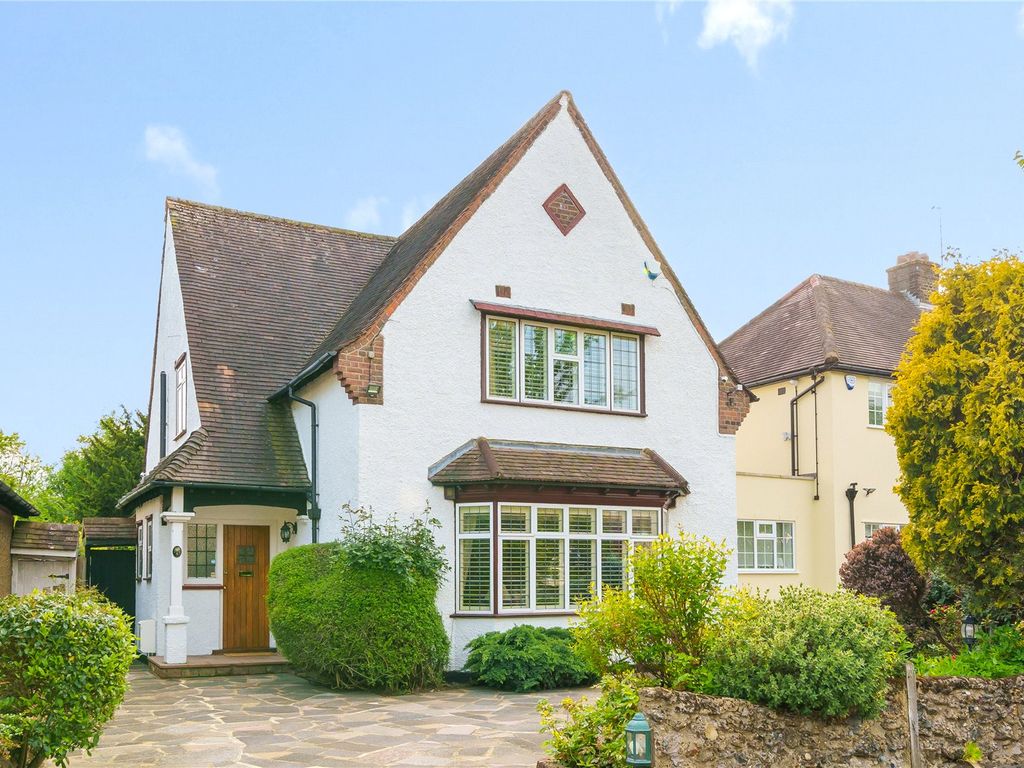 3 bed detached house for sale in Church Way, London N20, £1,050,000