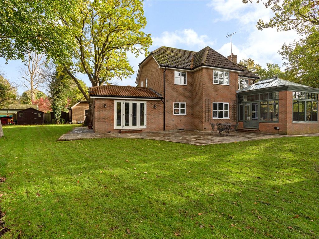 5 bed detached house for sale in Broome Close, Yateley GU46, £1,100,000