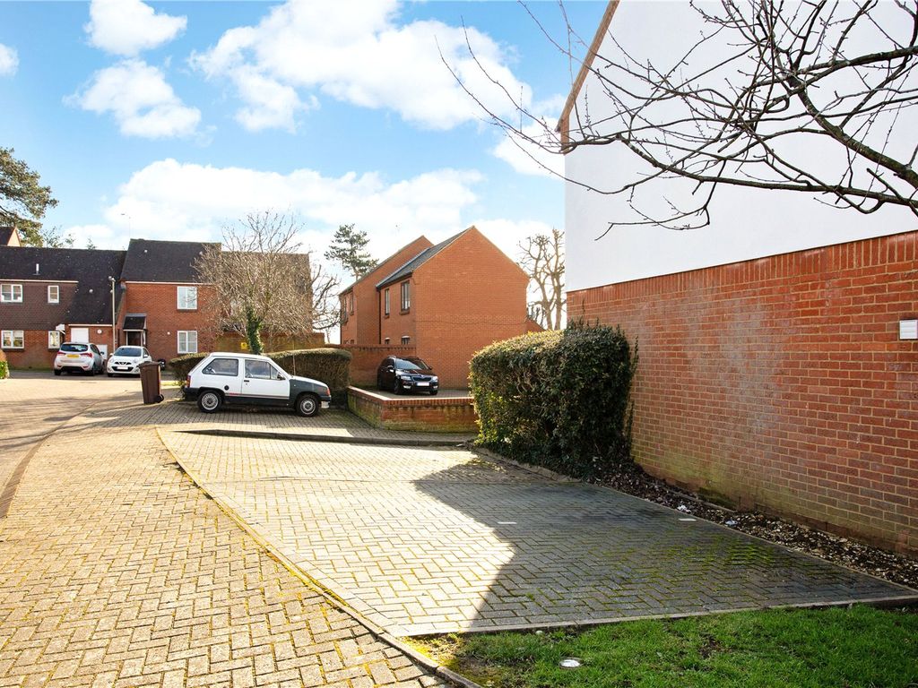 1 bed terraced house for sale in House Lane, St. Albans AL4, £265,000