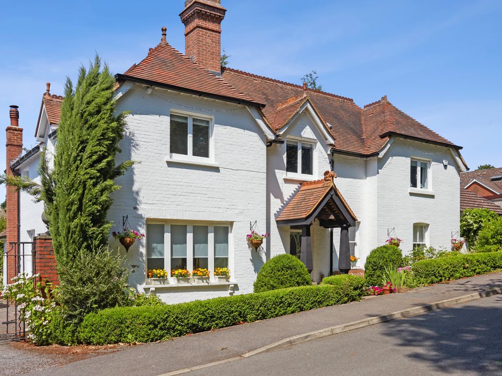 4 bed detached house for sale in Hermitage Road, Kenley CR8, £1,250,000