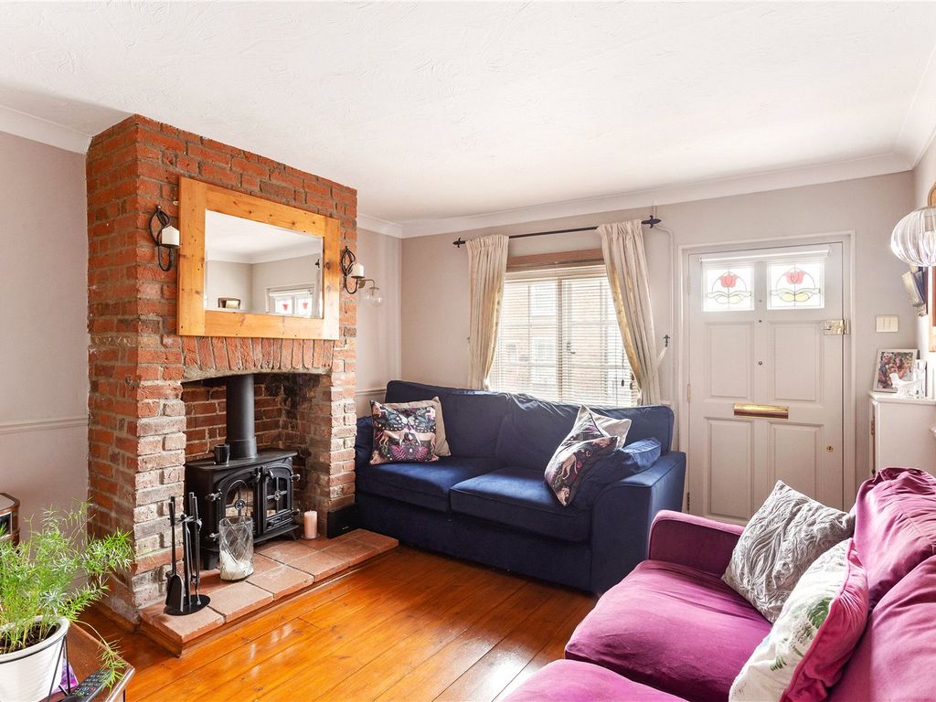 2 bed terraced house for sale in Aylesbury End, Beaconsfield HP9, £475,000
