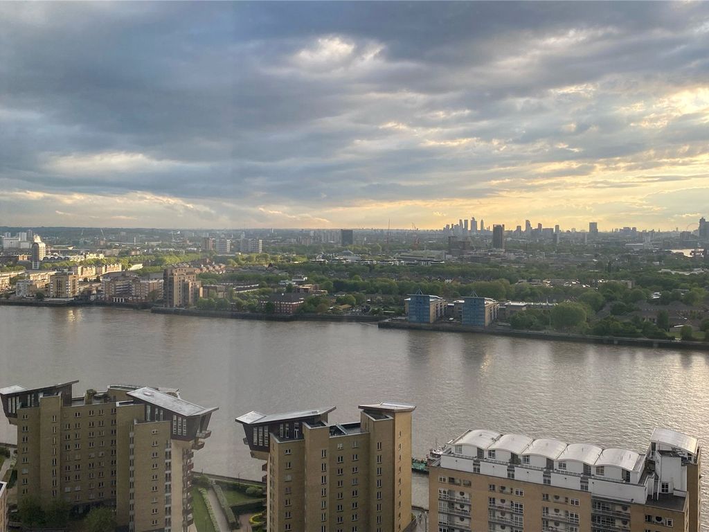 2 bed flat for sale in Marsh Wall, London E14, £799,995