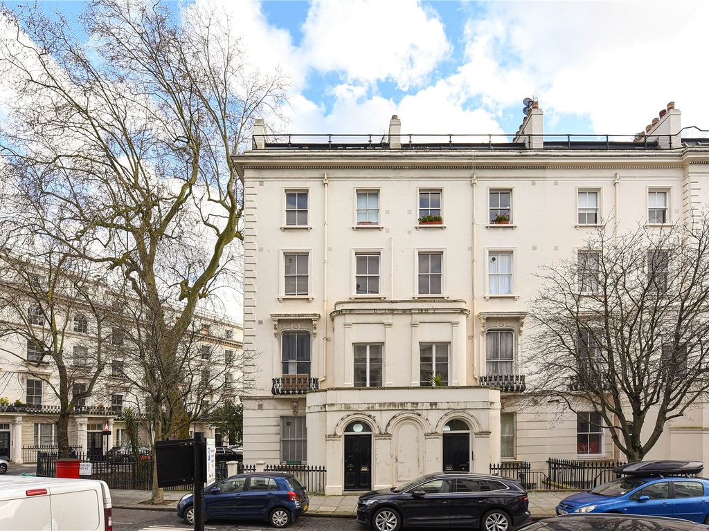 1 bed flat for sale in Porchester Square, London W2, £587,500