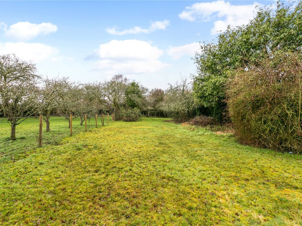 4 bed detached house for sale in The Common, Amersham HP7, £1,100,000