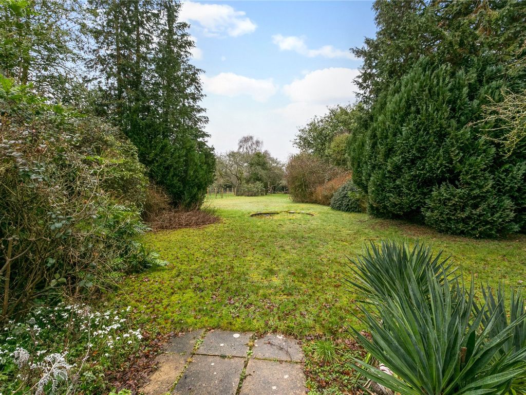 4 bed detached house for sale in The Common, Amersham HP7, £1,100,000
