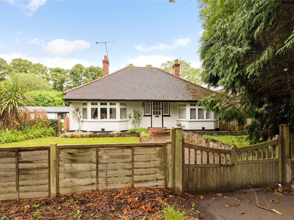 3 bed detached bungalow for sale in Old Mill Lane, Bray SL6, £740,000