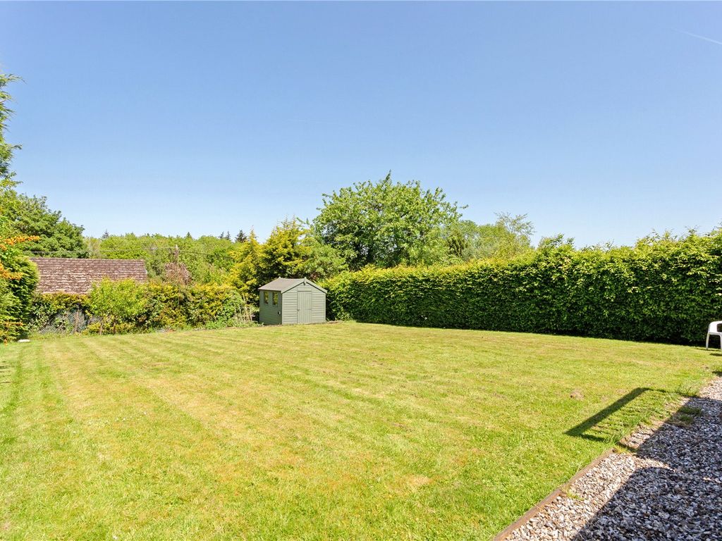 5 bed detached bungalow for sale in Bucklebury Alley, Thatcham RG18, £875,000