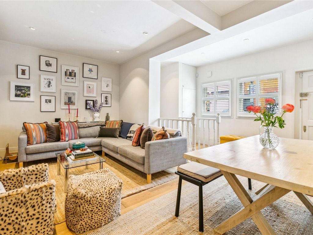 1 bed flat for sale in Wandsworth Bridge Road, Fulham SW6, £525,000