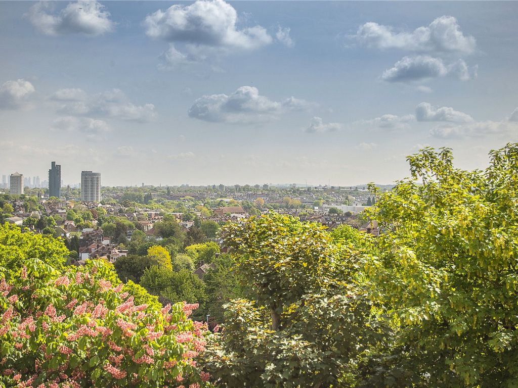1 bed flat for sale in Beaumont Road, London SW19, £455,000