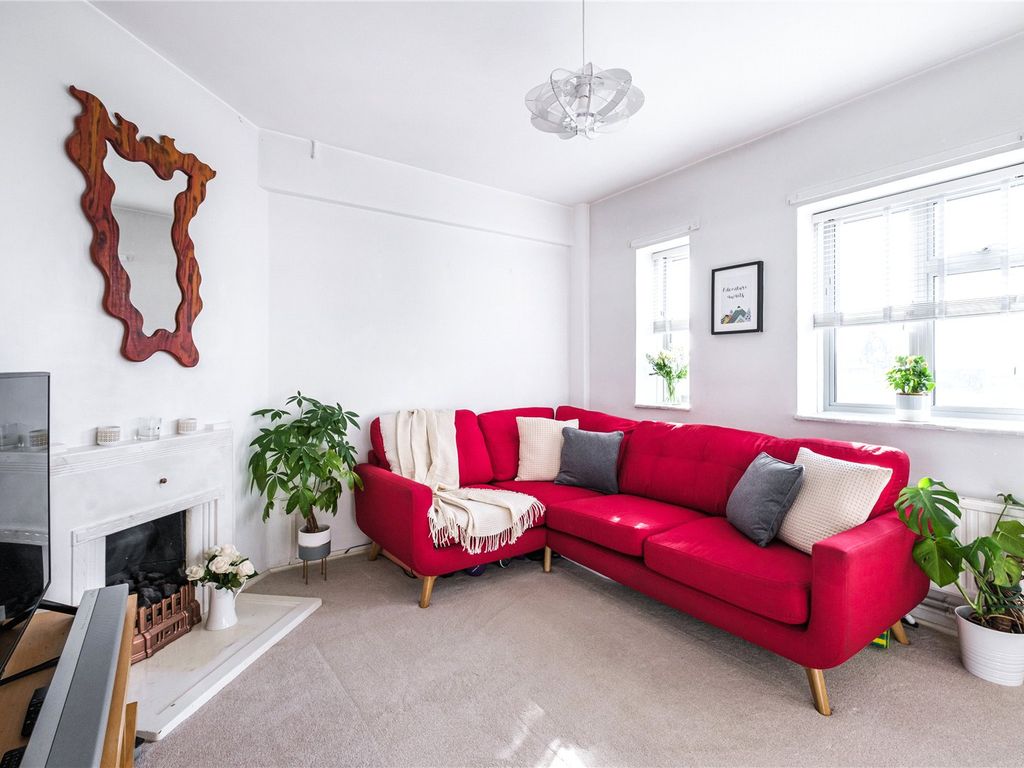 2 bed flat for sale in New End, London NW3, £600,000
