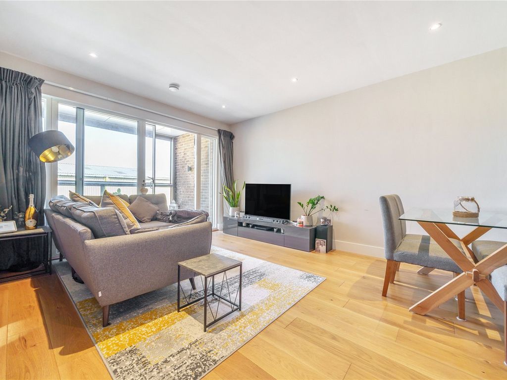 2 bed flat for sale in Acton Walk, London N20, £530,000