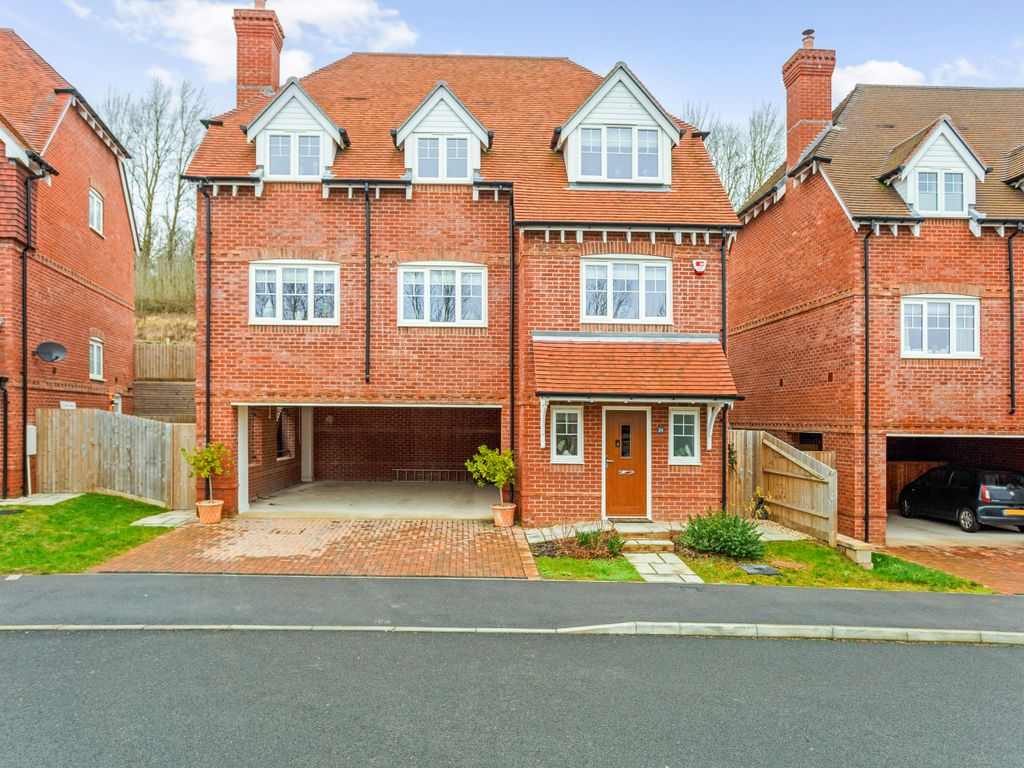 4 bed detached house for sale in Reed Gardens, Reading RG7, £650,000