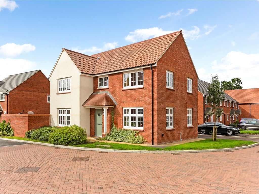 4 bed detached house for sale in Duxbury Close, Stonehouse GL10, £475,000