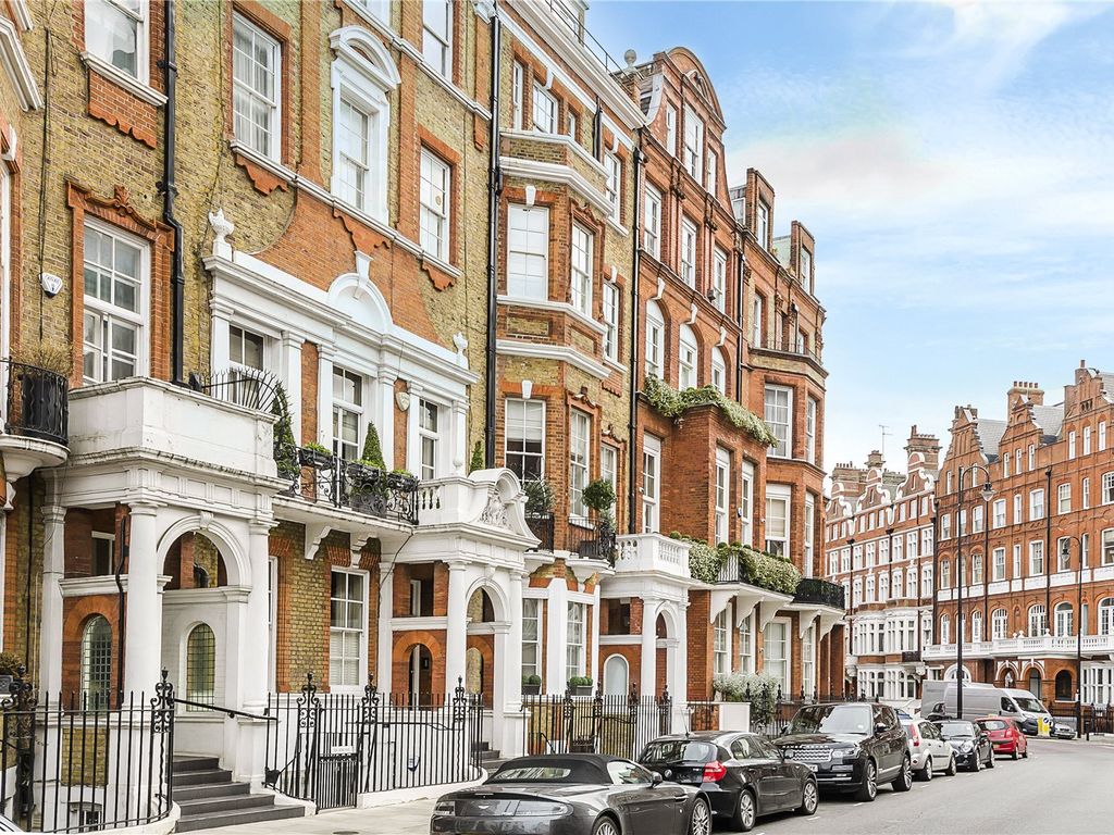 1 bed flat for sale in Pont Street, London SW1X, £1,150,000