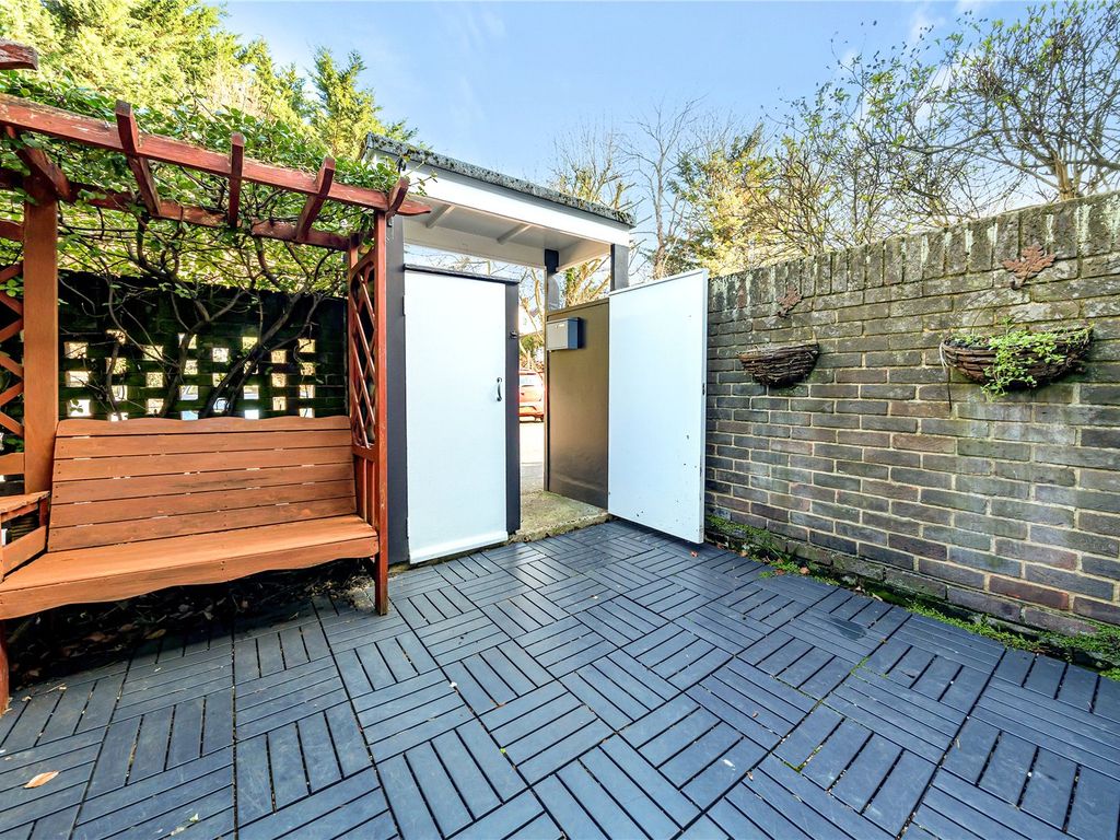 2 bed terraced house for sale in Edinburgh Gardens, Windsor SL4, £530,000